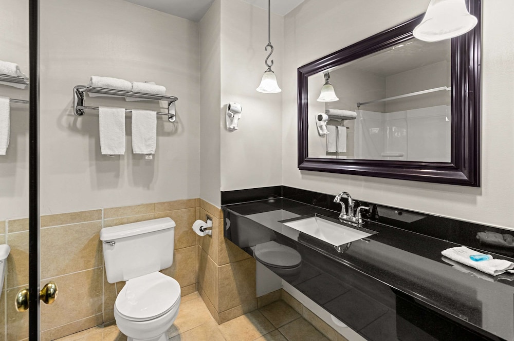 suburban studios kansas city airport north