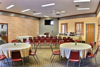 suburban studios kansas city airport north