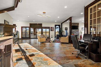 suburban studios kansas city airport north