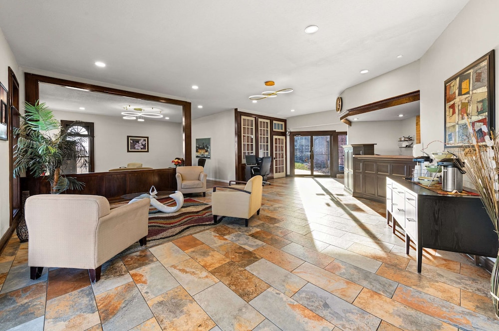 suburban studios kansas city airport north