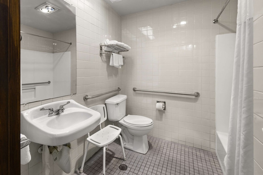 suburban studios kansas city airport north