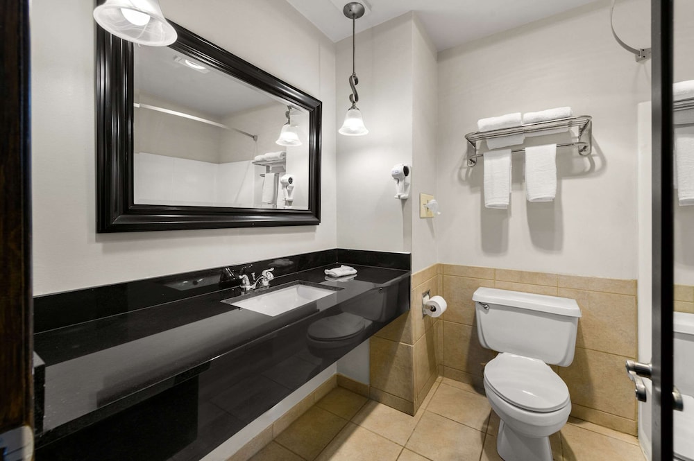 suburban studios kansas city airport north