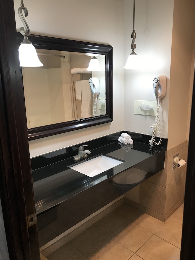 suburban studios kansas city airport north