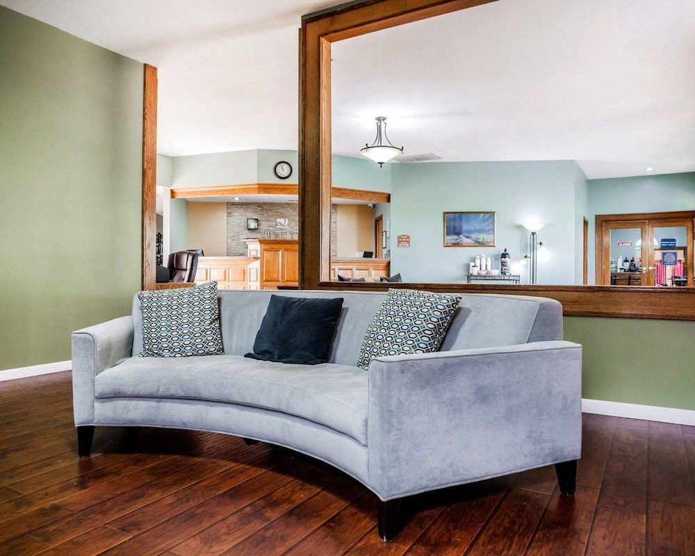 suburban studios kansas city airport north