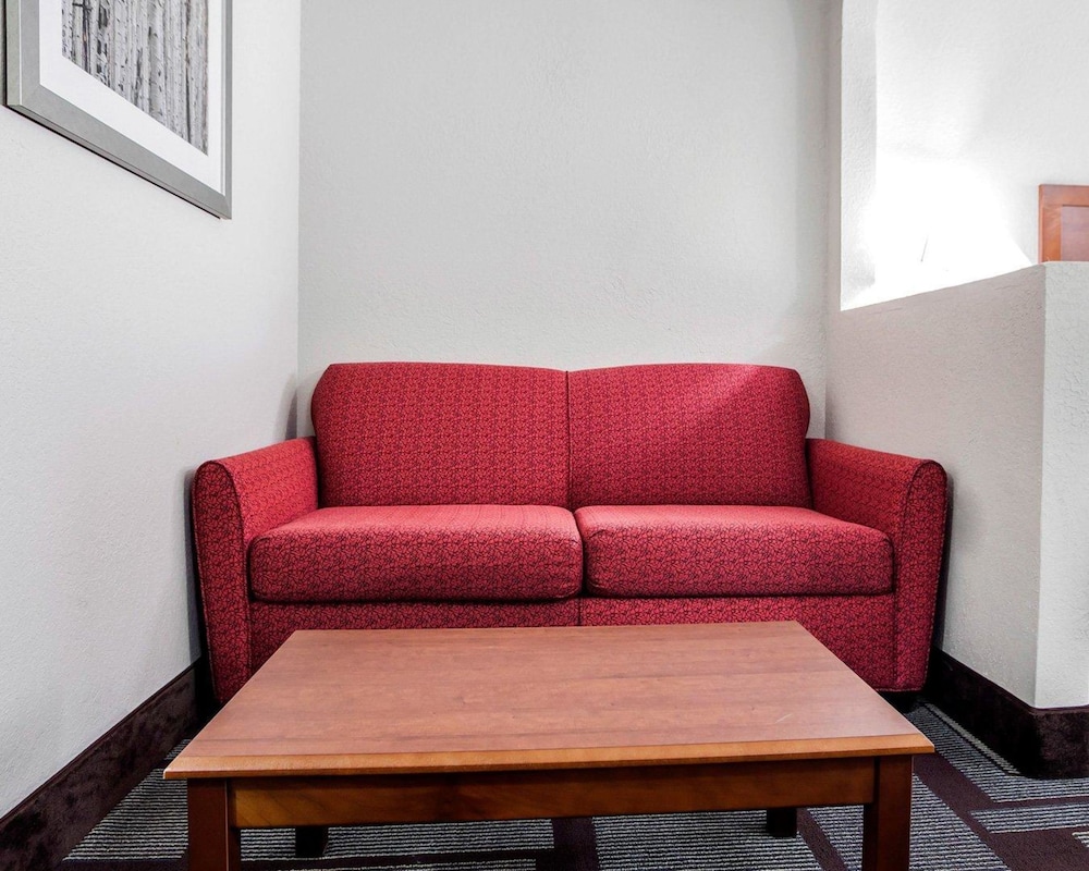 suburban studios kansas city airport north