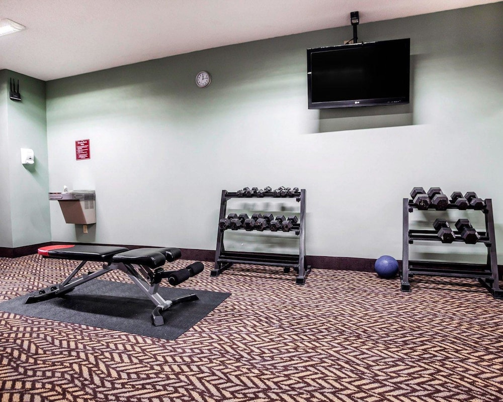 suburban studios kansas city airport north