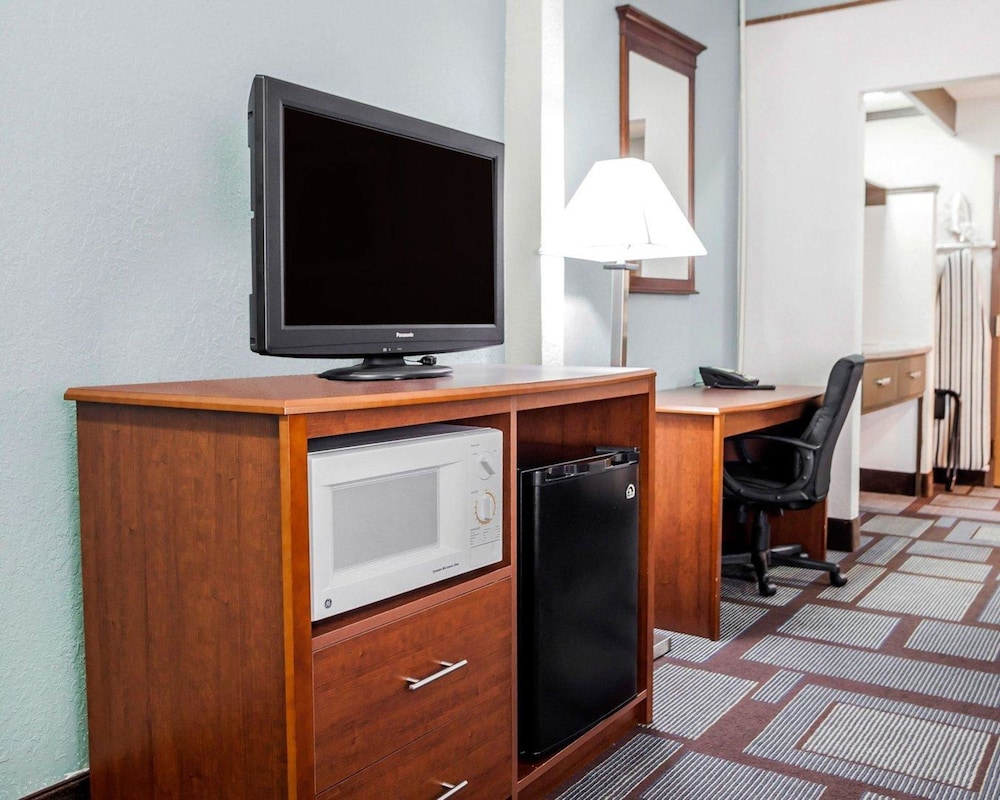 suburban studios kansas city airport north