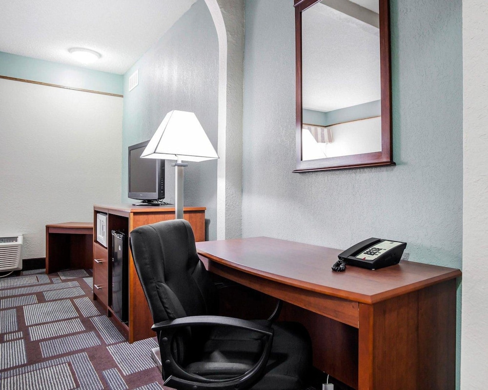 suburban studios kansas city airport north