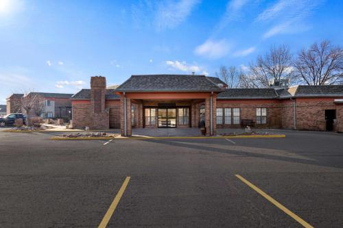 Suburban Studios Kansas City Airport North,Kansas City>>Fort Leavenworth,2 star