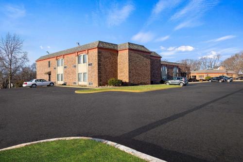 Suburban Studios Kansas City Airport North,Kansas City>>Fort Leavenworth,2 star
