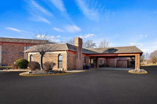 Suburban Studios Kansas City Airport North,Kansas City>>Fort Leavenworth,2 star