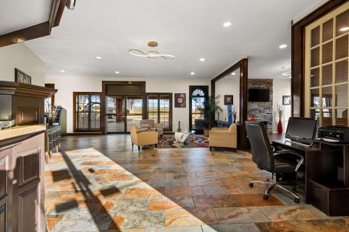 suburban studios kansas city airport north