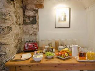 the abbey hotel and apartments