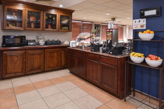 new victorian inn and suites