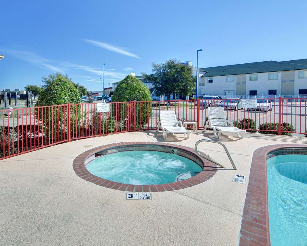 quality inn and suites terrell