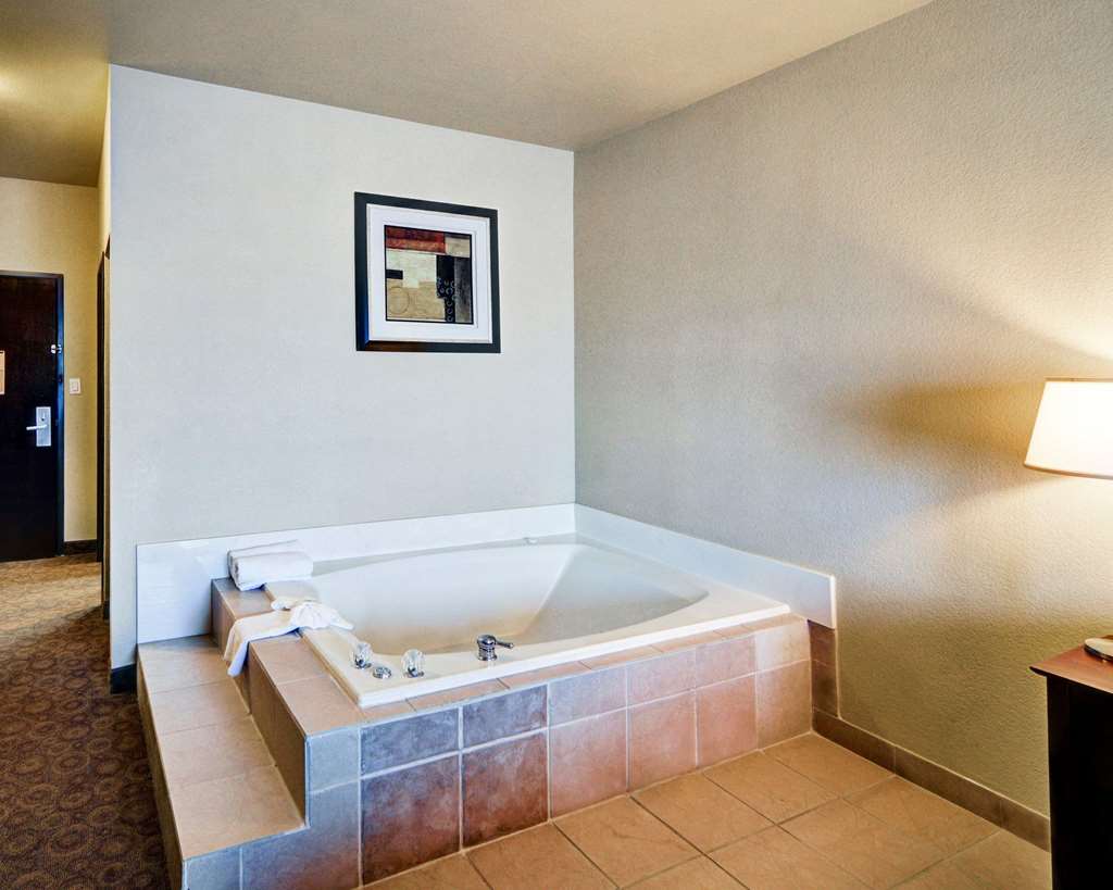 quality inn and suites terrell