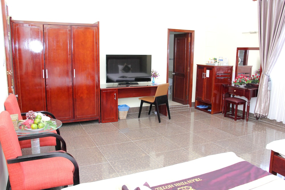 tran vinh hotel