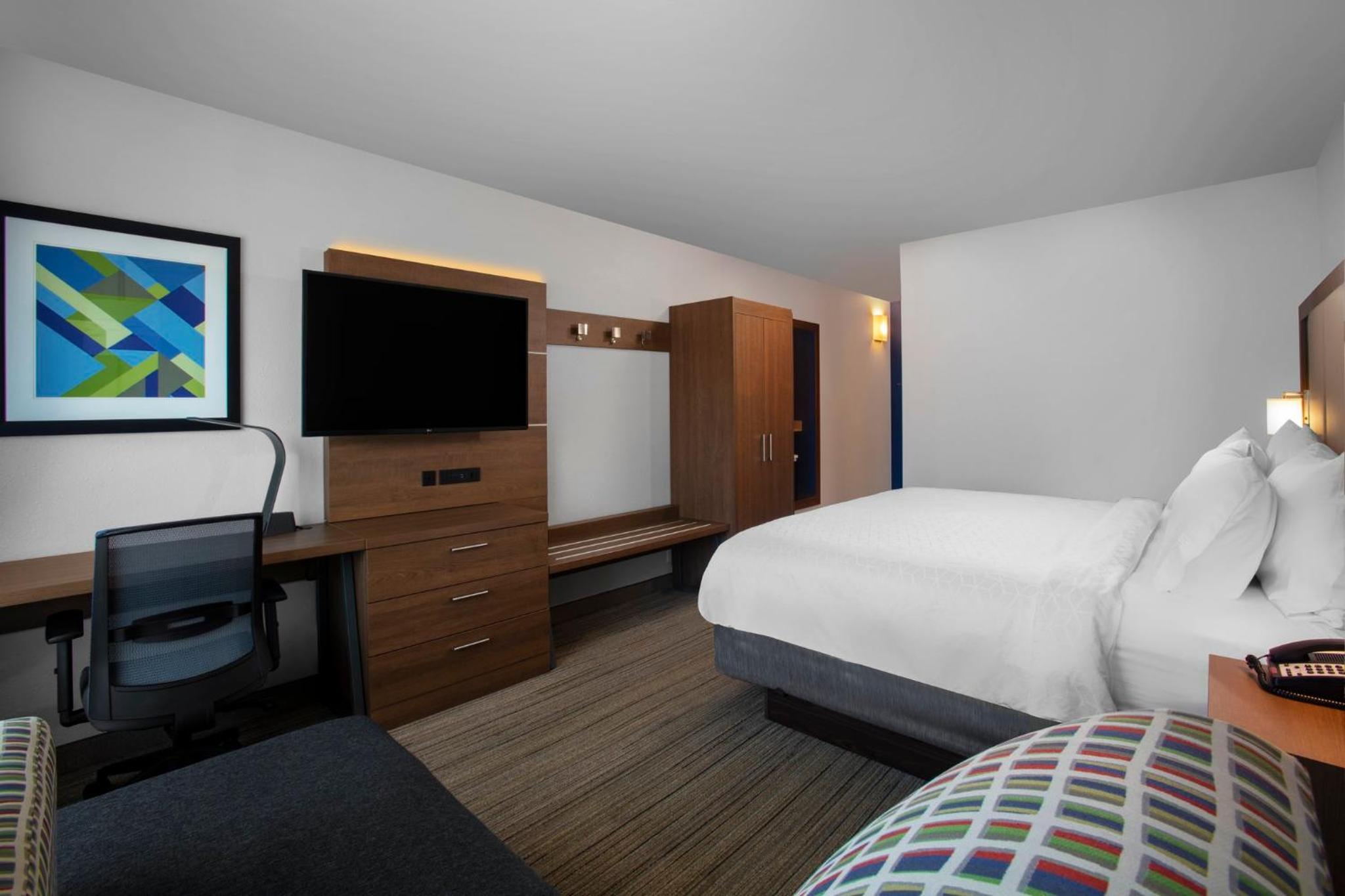 holiday inn express charleston civic center by ihg