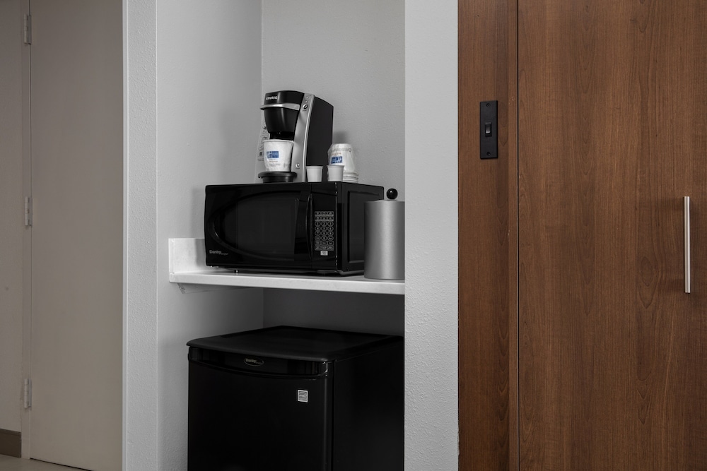 holiday inn express charleston civic center by ihg