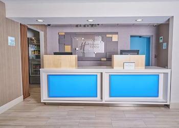 Holiday Inn Express Charleston-Civic Center By Ihg,South Charleston>>Charleston,3 star