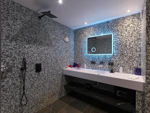 snow lodge hotel courchevel 1850