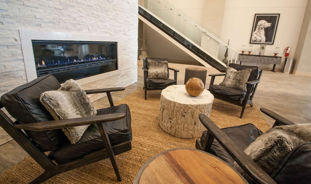 hotel renovo des moines urbandale tapestry collection hilton