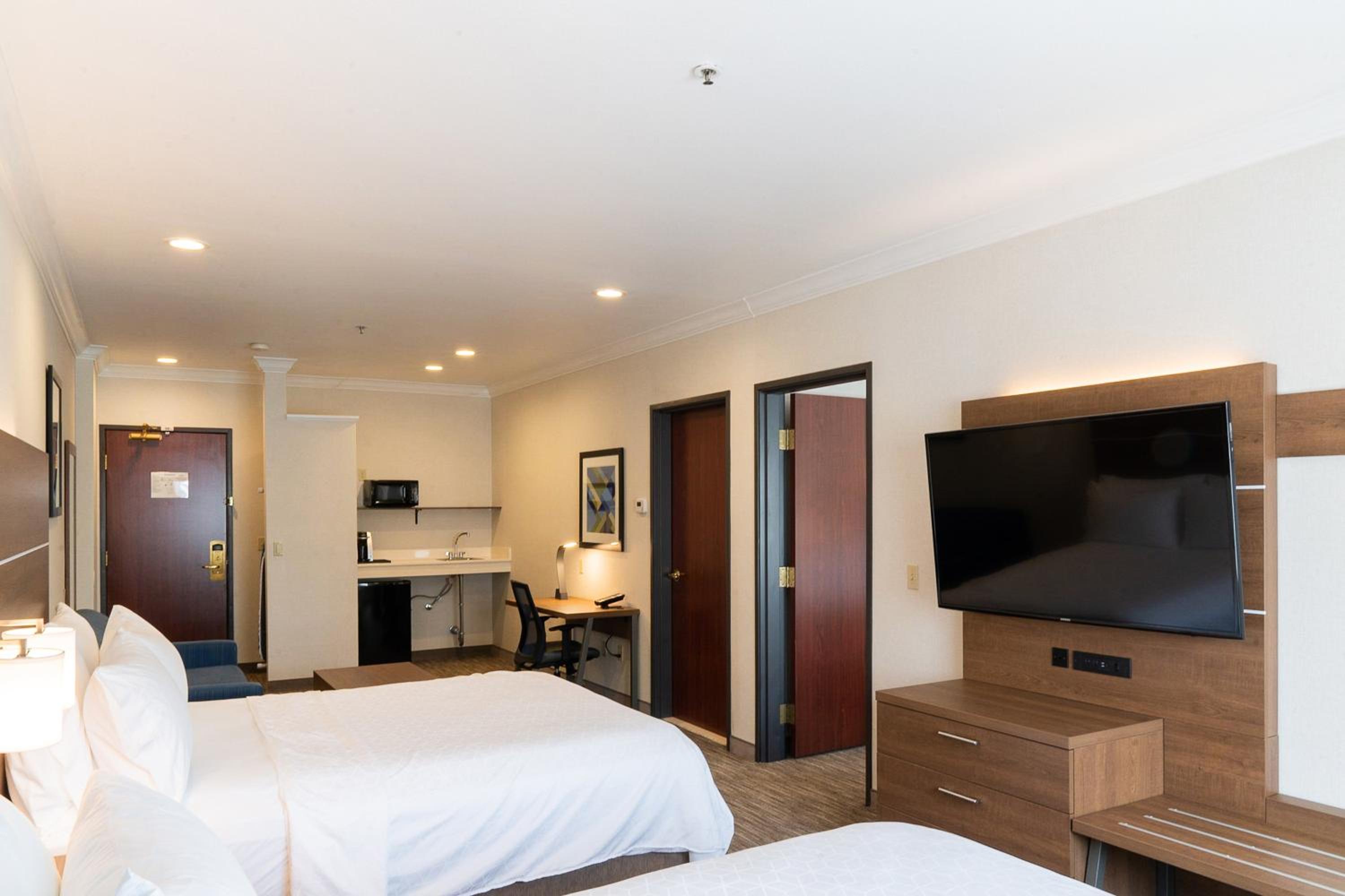 holiday inn express and suites davis university area
