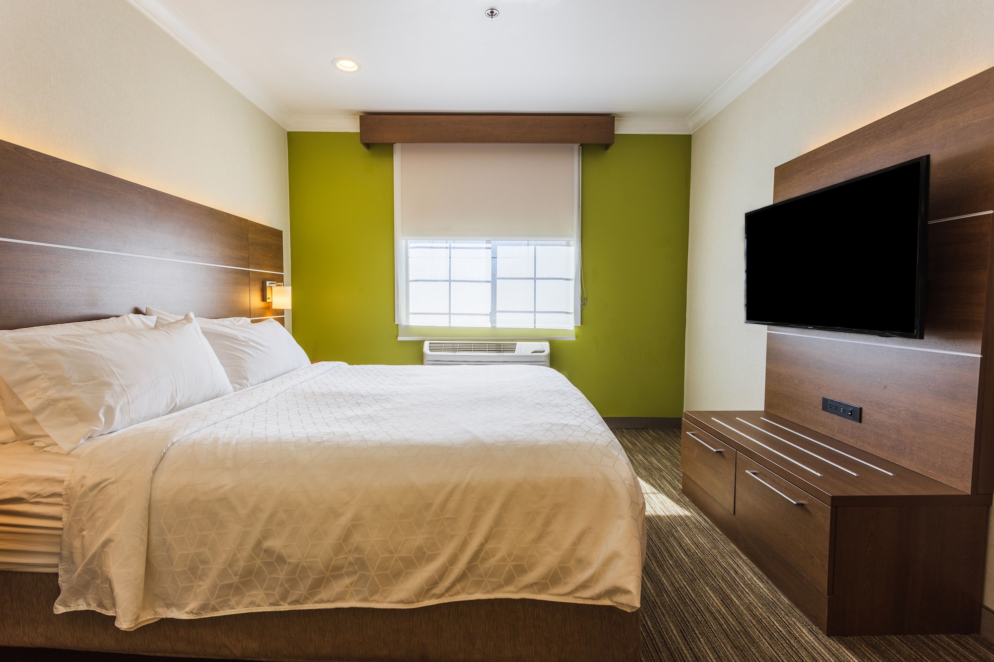 holiday inn express and suites davis university area