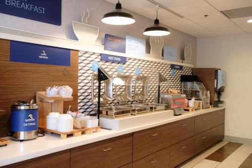 holiday inn express and suites davis university area