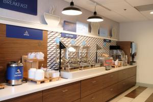 holiday inn express and suites davis university area