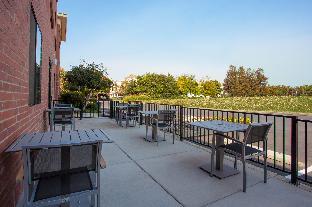holiday inn express and suites davis university area