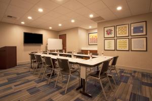 holiday inn express and suites davis university area