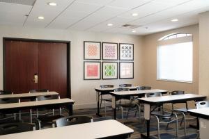holiday inn express and suites davis university area