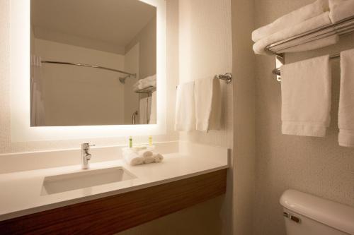 holiday inn express and suites davis university area