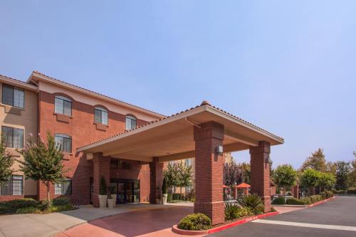 holiday inn express and suites davis university area