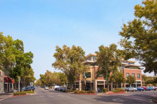 holiday inn express and suites davis university area