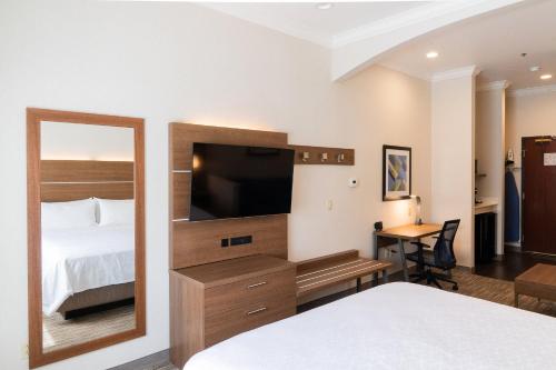 holiday inn express and suites davis university area