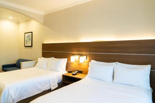 holiday inn express and suites davis university area