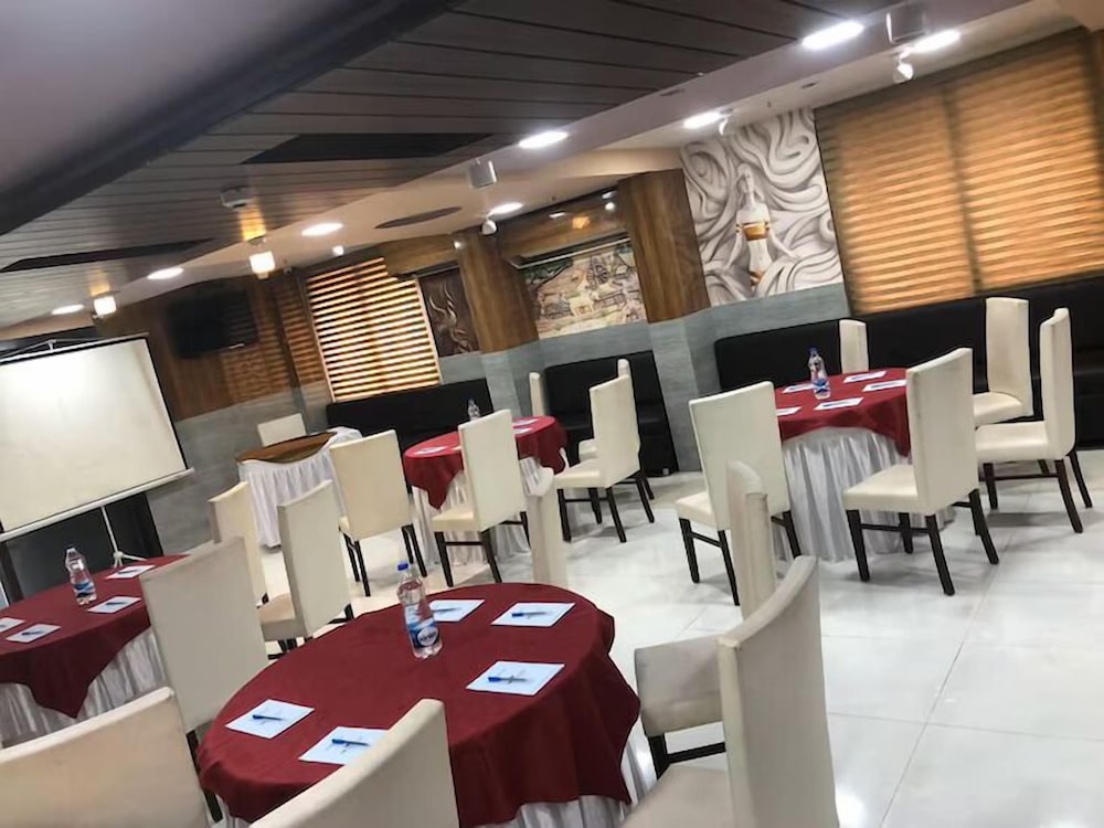 hotel kohinoor plaza
