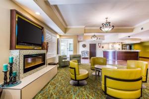 comfort suites fresno river park