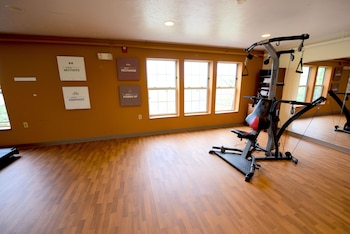 Crown Choice Inn & Suites Lakeview & Waterpark,Near Icebreaker Mackinaw Maritime Museum,3 star