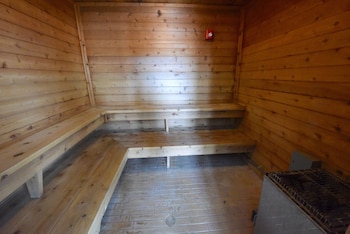 Crown Choice Inn & Suites Lakeview & Waterpark,Near Icebreaker Mackinaw Maritime Museum,3 star