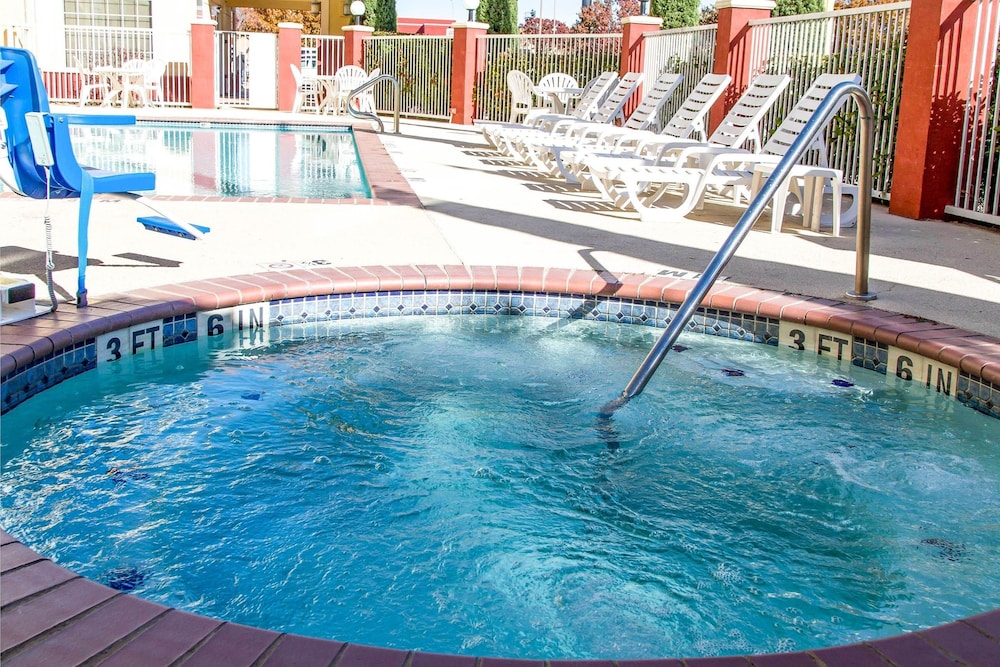 comfort suites fort worth north fossil creek