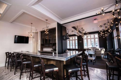 redmont hotel birmingham curio collection by hilton