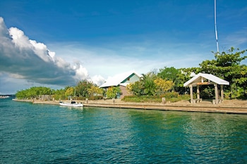 barefoot cay resort