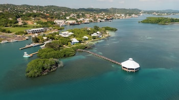 barefoot cay resort