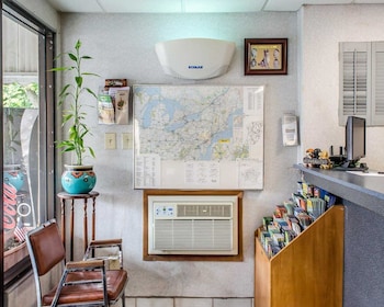 econo lodge frackville