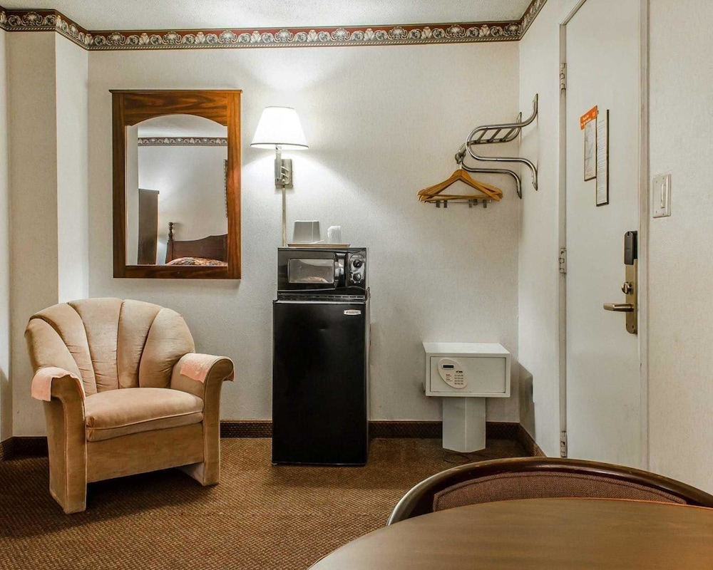 econo lodge frackville