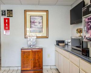 econo lodge frackville