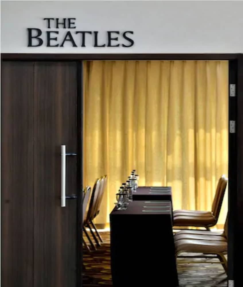 hotel california bandung